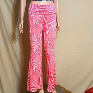 Hype pink & white swirl flare yoga pants